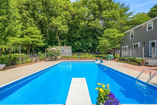 35 Chestnut St, Bellingham, MA 02019