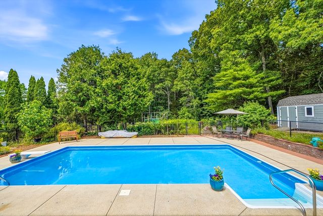 35 Chestnut St, Bellingham, MA 02019