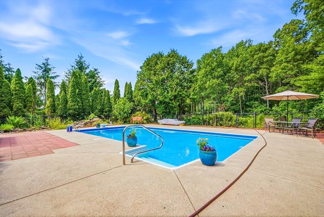 35 Chestnut St, Bellingham, MA 02019