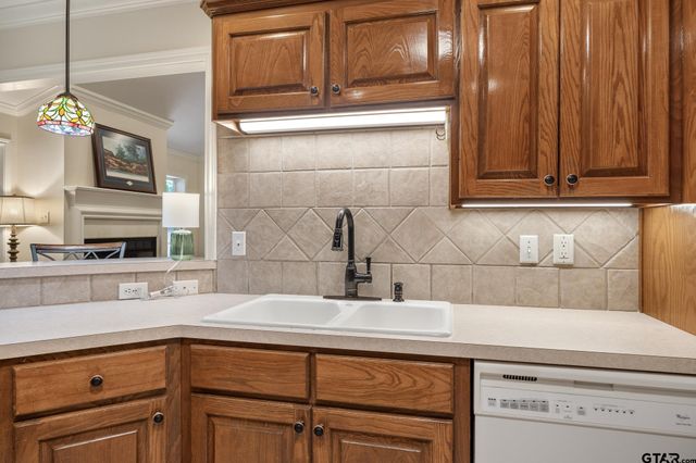 4109 Stone Brook Ln, Tyler, TX 75707