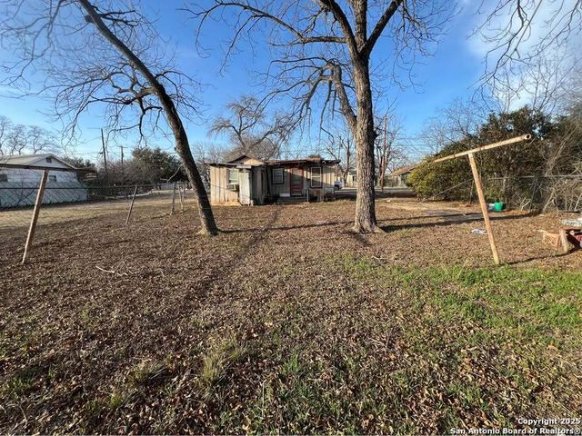 1815 14th, Hondo, TX 78861