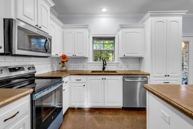 88 Rock hill Rd., Sumrall, MS 39482