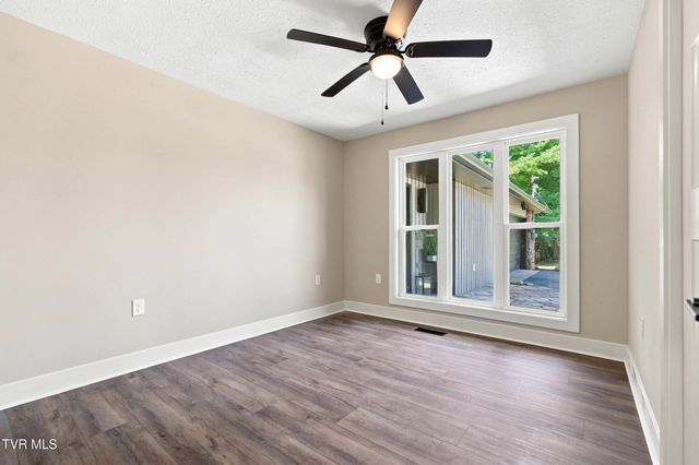 2016 Arlington Drive, Kingsport, TN 37663