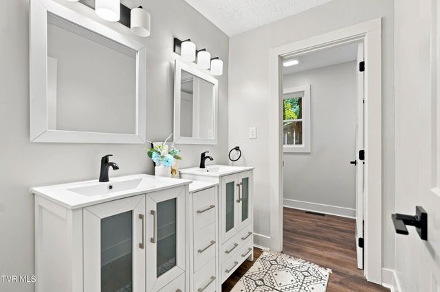 2016 Arlington Drive, Kingsport, TN 37663