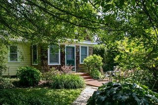 25 Warren Avenue, Middletown, RI 02842
