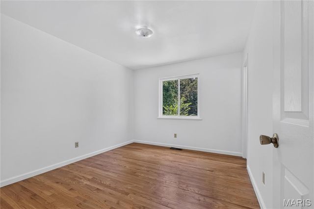 5421 Valleyside Lane, St Louis, MO 63128