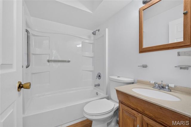5421 Valleyside Lane, St Louis, MO 63128