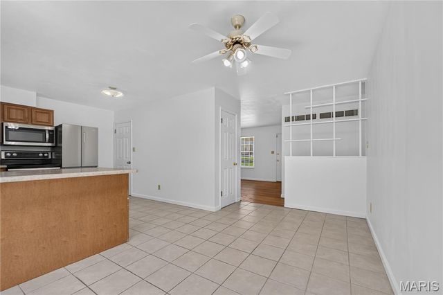 5421 Valleyside Lane, St Louis, MO 63128