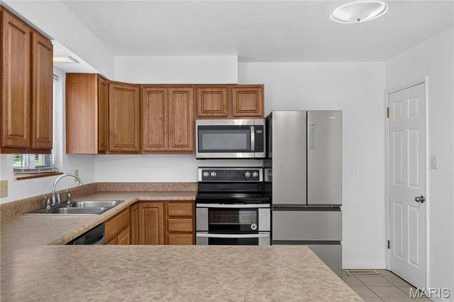 5421 Valleyside Lane, St Louis, MO 63128