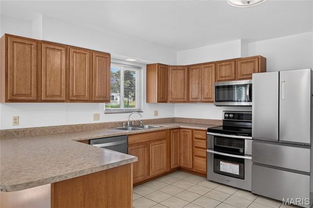 5421 Valleyside Lane, St Louis, MO 63128