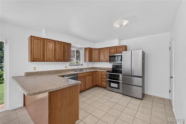 5421 Valleyside Lane, St Louis, MO 63128