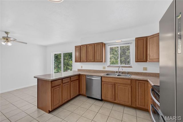 5421 Valleyside Lane, St Louis, MO 63128