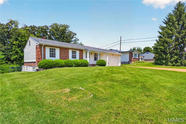 5421 Valleyside Lane, St Louis, MO 63128