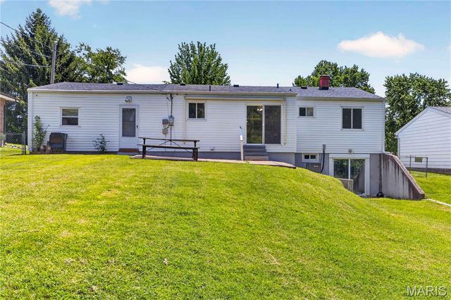 5421 Valleyside Lane, St Louis, MO 63128