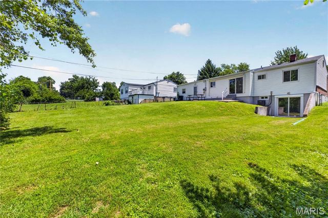 5421 Valleyside Lane, St Louis, MO 63128