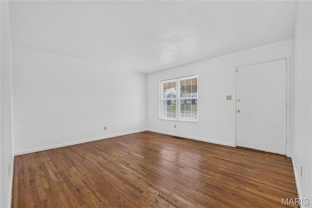 5421 Valleyside Lane, St Louis, MO 63128