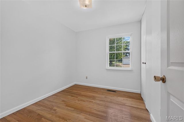 5421 Valleyside Lane, St Louis, MO 63128