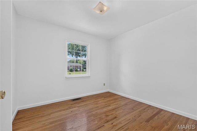 5421 Valleyside Lane, St Louis, MO 63128