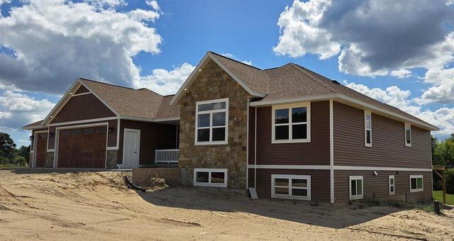 N7091 Still Point Trail, Pardeeville, WI 53954