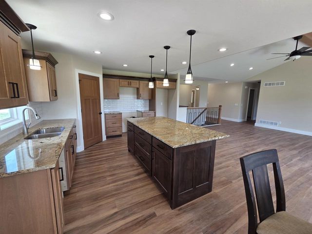 N7091 Still Point Trail, Pardeeville, WI 53954