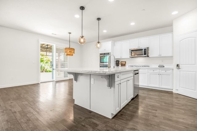 6216 W Oriole Court, Visalia, CA 93291