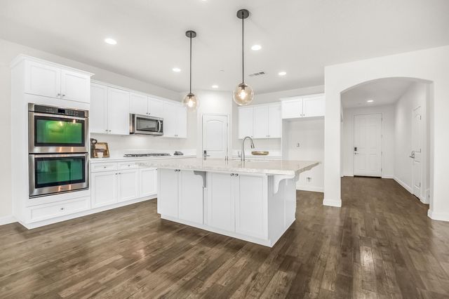 6216 W Oriole Court, Visalia, CA 93291