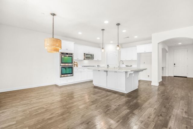 6216 W Oriole Court, Visalia, CA 93291