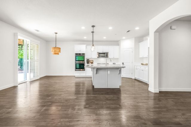 6216 W Oriole Court, Visalia, CA 93291