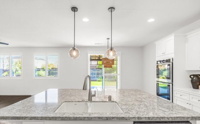 6216 W Oriole Court, Visalia, CA 93291