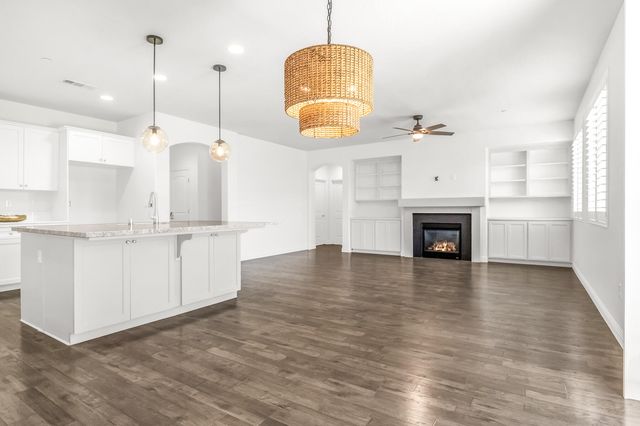 6216 W Oriole Court, Visalia, CA 93291