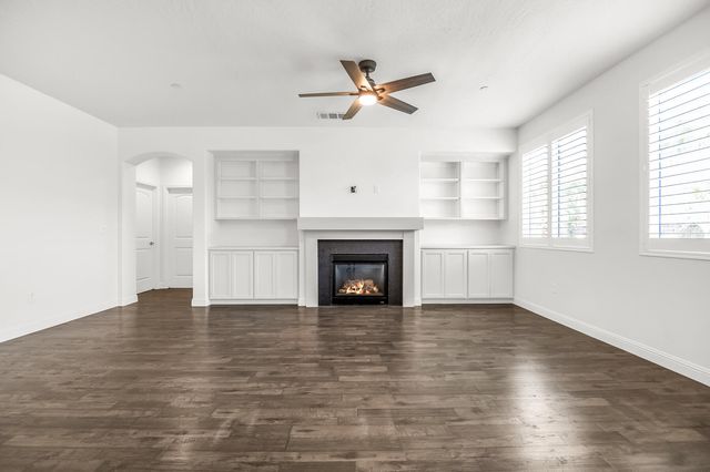 6216 W Oriole Court, Visalia, CA 93291