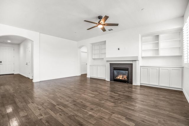 6216 W Oriole Court, Visalia, CA 93291