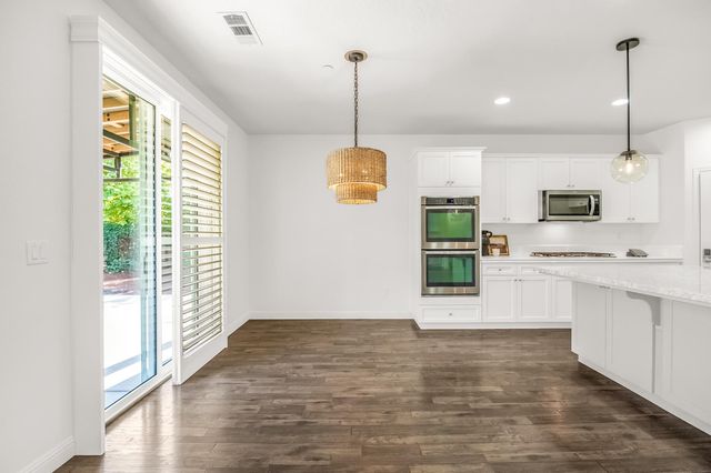 6216 W Oriole Court, Visalia, CA 93291