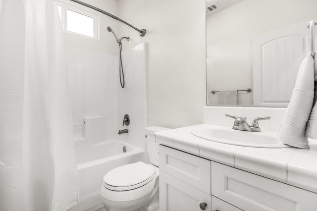 6216 W Oriole Court, Visalia, CA 93291