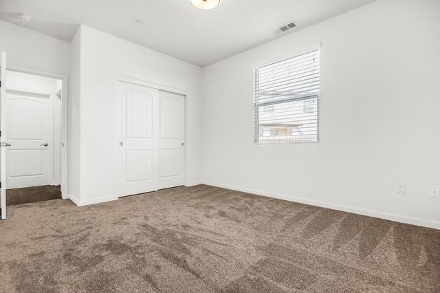 6216 W Oriole Court, Visalia, CA 93291