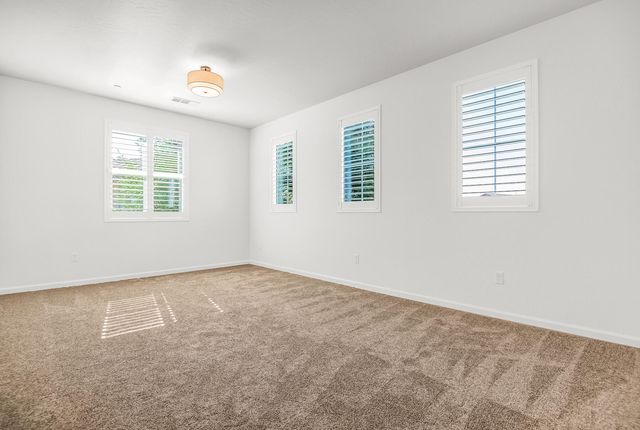 6216 W Oriole Court, Visalia, CA 93291