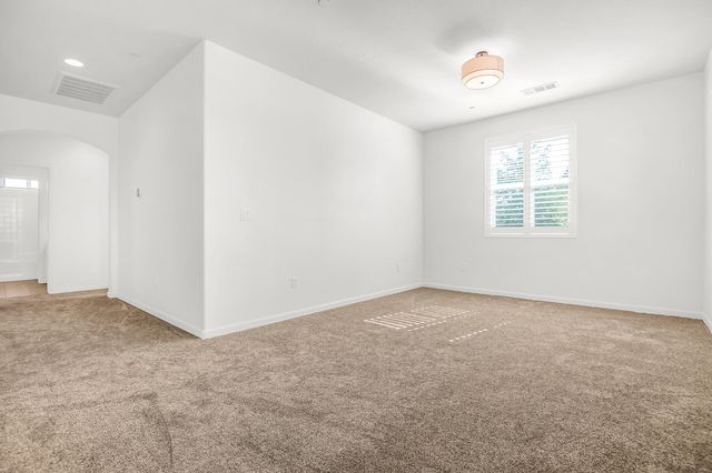 6216 W Oriole Court, Visalia, CA 93291