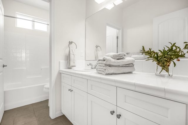 6216 W Oriole Court, Visalia, CA 93291