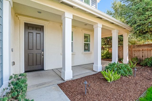 6216 W Oriole Court, Visalia, CA 93291