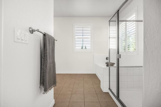 6216 W Oriole Court, Visalia, CA 93291