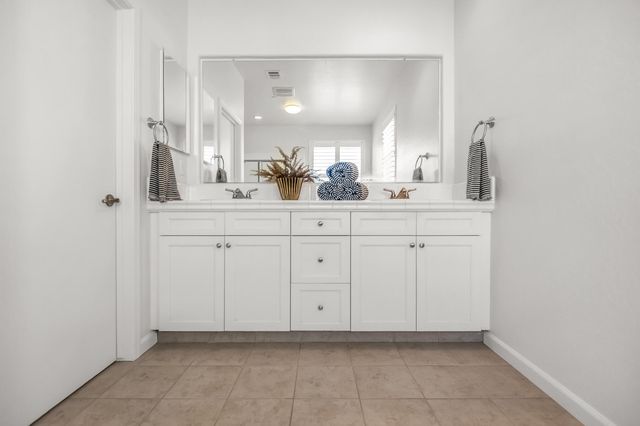 6216 W Oriole Court, Visalia, CA 93291