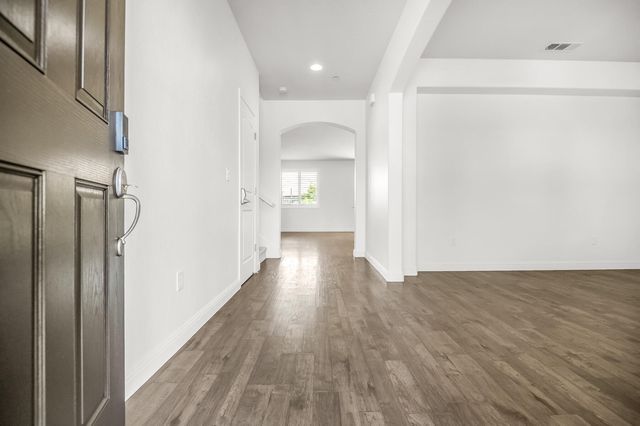 6216 W Oriole Court, Visalia, CA 93291