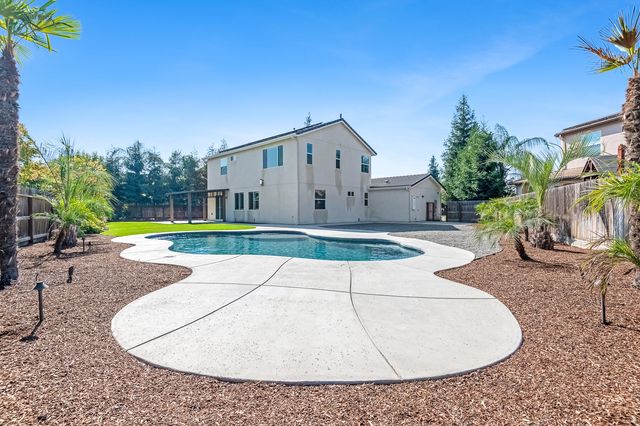 6216 W Oriole Court, Visalia, CA 93291