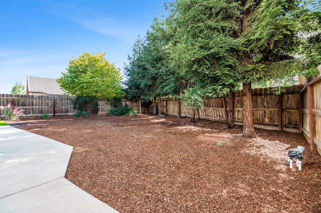 6216 W Oriole Court, Visalia, CA 93291