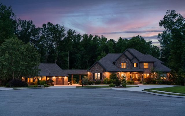 410 Clear Canyon Drive, Hixson, TN 37343