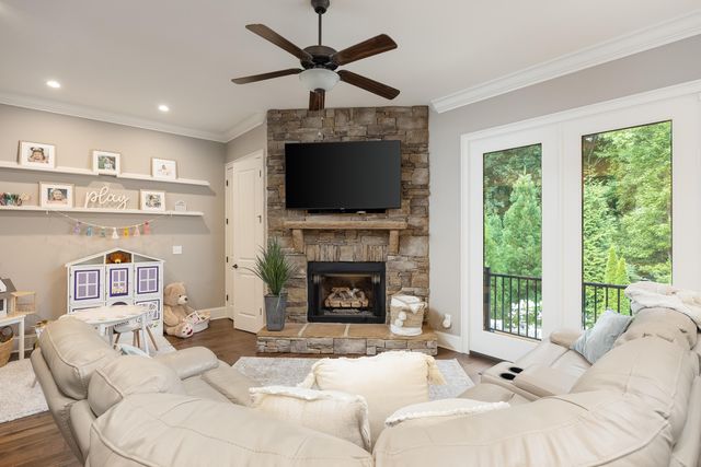 410 Clear Canyon Drive, Hixson, TN 37343