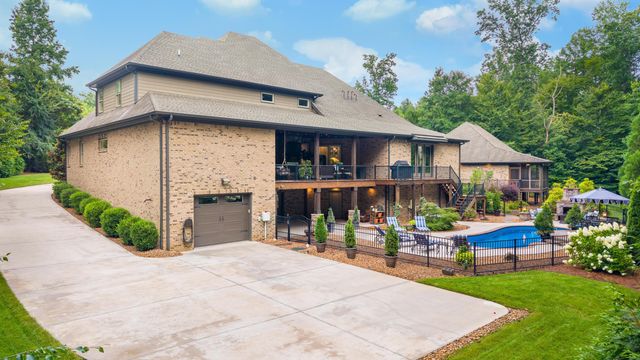 410 Clear Canyon Drive, Hixson, TN 37343