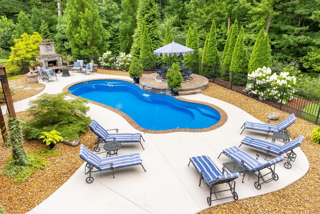 410 Clear Canyon Drive, Hixson, TN 37343