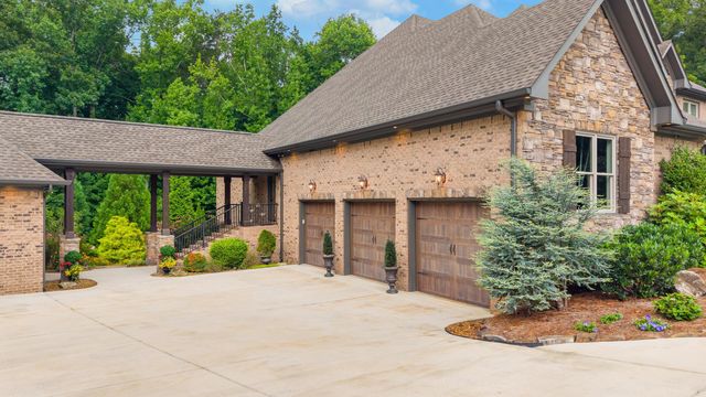 410 Clear Canyon Drive, Hixson, TN 37343