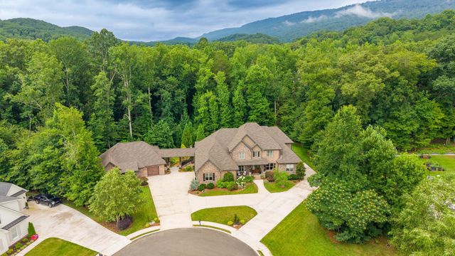 410 Clear Canyon Drive, Hixson, TN 37343